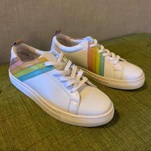 NEW! low top leather sneakers with rainbow detail